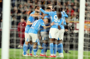 Roma, İtalya 02.02.2025: Napoli 'li Leonardo Spinazzola 2 Şubat 2025' te Roma 'da Stadio Olimpico' da oynanan SSC Napoli maçında İtalya Futbol Şampiyonası Serie A Enilive 2024-2025 maçında golü attı ve takımla birlikte kutladı..