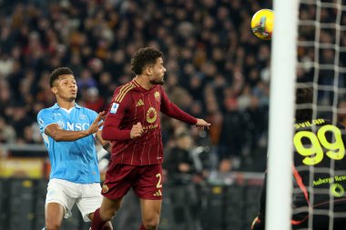 Roma, İtalya 02.02.2025: Napoli 'den David Neres Campos, İtalya futbol şampiyonası sırasında Roma' dan Devyne Rensch Serie A Enilive 2024-2025 Roma-SSC Napoli karşılaşması 2 Şubat 2025 'te Roma' daki Stadio Olimpico 'da.