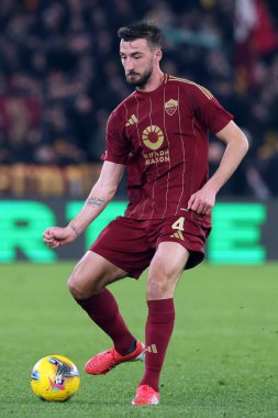 Roma, İtalya 02.02.2025: İtalyan futbolcu Bryan Cristante İtalya Futbol Şampiyonası sırasında Serie A Enilive 2024-2025 AS Romanlar SSC Napoli 'ye karşı Roma' daki Stadio Olimpico 'da 2 Şubat 2025.