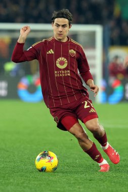 Roma, İtalya 02.02.2025: İtalyan futbolcu Paulo Dybala İtalya Futbol Şampiyonası sırasında Serie A Enilive 2024-2025 AS Romanlar SSC Napoli 'ye karşı Roma' daki Stadio Olimpico 'da 2 Şubat 2025.