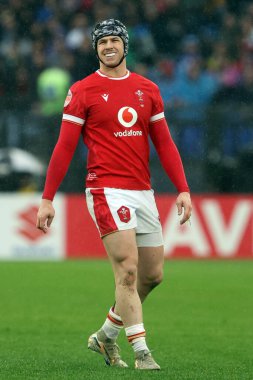 Roma, İtalya 08.02.2025: Galler 'den Tom Rogers, İtalya ile Galler Stadyumu Olimpiyatları arasında oynanan Guinness Altı Milletler 2025 ragbi maçı sırasında görev başında görüldü.