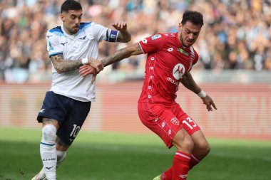 Roma, İtalya 9.02.2025: Monza 'dan Pedro Pereira, İtalya futbol şampiyonluğu sırasında Lazio' dan Mattia Zaccagni Serie A Enilive 2024-2025 karşılaşmasında SS Lazio, Roma 'daki Stadio Olimpico' da AC Monza 'ya karşı.
