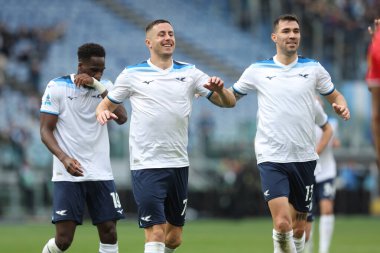 Roma, İtalya 9.02.2025: Lazio 'lu Adam Marusiç 1-0' lık golü attı ve İtalya futbol şampiyonası Serie A Enilive 2024-2025 karşılaşmasında takımla birlikte Roma 'daki Stadio Olimpico' da SS Lazio - AC Monza karşılaşmasını kutladı.