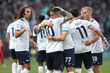Roma, İtalya 9.02.2025: Lazio 'lu Adam Marusiç 1-0' lık golü attı ve İtalya futbol şampiyonası Serie A Enilive 2024-2025 karşılaşmasında takımla birlikte Roma 'daki Stadio Olimpico' da SS Lazio - AC Monza karşılaşmasını kutladı.
