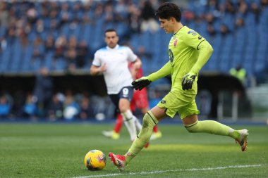 Roma, İtalya 9.02.2025: İtalya Futbol Şampiyonası sırasında Monza 'dan Semuel Pizzignacco Serie A Enilive 2024-2025 karşılaşmasında SS Lazio, AC Monza' ya karşı Roma 'da Stadio Olimpico.