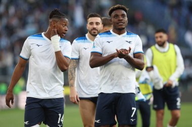 Roma, İtalya 9.02.2025: Lazio 'dan Tijjani Noslin, Lazio' dan Fisayo Dele-Bashiru İtalyan futbol şampiyonası Serie A Enilive 2024-2025 karşılaşmasında zaferi kutluyorlar..