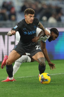 Roma, İtalya 15.02.2025: Lazio 'dan Nuno Tavares, Napoli' den Giovanni Di Lorenzo İtalya Futbol Şampiyonası 'nda Serie A Enilive 2024-2025 SSC Napoli' ye karşı Roma Olimpiyat Stadyumu 'nda oynanan SS Lazio maçı.