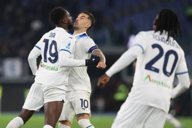 Roma, İtalya 15.02.2025: Lazio 'dan Boulaye Dia gol 2-2 ve İtalya futbol şampiyonası Serie A Enilive 2024-2025 maçında Roma Olimpiyat Stadyumu' nda SS Lazio 'ya karşı SSC Napoli maçında takımla birlikte kutlama yaptı..