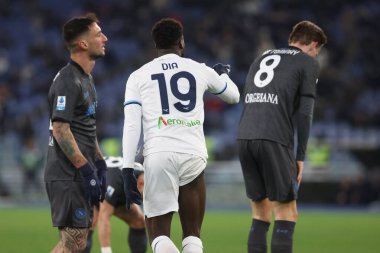 Roma, İtalya 15.02.2025: Lazio 'dan Boulaye Dia gol 2-2 ve İtalya futbol şampiyonası Serie A Enilive 2024-2025 maçında Roma Olimpiyat Stadyumu' nda SS Lazio 'ya karşı SSC Napoli maçında takımla birlikte kutlama yaptı..