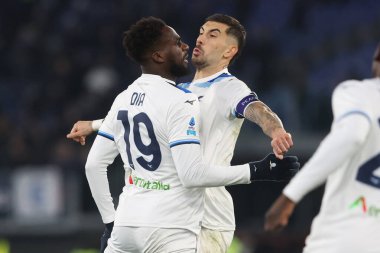 Roma, İtalya 15.02.2025: Lazio 'dan Boulaye Dia gol 2-2 ve İtalya futbol şampiyonası Serie A Enilive 2024-2025 maçında Roma Olimpiyat Stadyumu' nda SS Lazio 'ya karşı SSC Napoli maçında takımla birlikte kutlama yaptı..