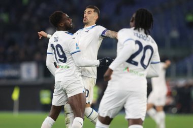 Roma, İtalya 15.02.2025: Lazio 'dan Boulaye Dia gol 2-2 ve İtalya futbol şampiyonası Serie A Enilive 2024-2025 maçında Roma Olimpiyat Stadyumu' nda SS Lazio 'ya karşı SSC Napoli maçında takımla birlikte kutlama yaptı..