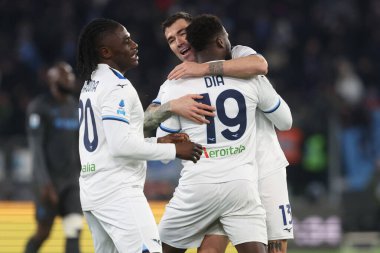Roma, İtalya 15.02.2025: Lazio 'dan Boulaye Dia gol 2-2 ve İtalya futbol şampiyonası Serie A Enilive 2024-2025 maçında Roma Olimpiyat Stadyumu' nda SS Lazio 'ya karşı SSC Napoli maçında takımla birlikte kutlama yaptı..