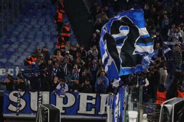 Roma, İtalya 20.02.2025: Porto taraftarları Uefa Avrupa Ligi 2024-2025 futbol maçı, play-off, AS Roma FC Porto 'ya karşı Roma Olimpiyat Stadyumu' nda maç yapıyorlar.