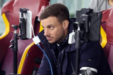 Roma, İtalya 20.02.2025: Porto 'lu Marin Anselmi Uefa Avrupa Ligi 2024-2025 futbol karşılaşması, play-off, AS Roma FC Porto' ya karşı Roma Olimpiyat Stadyumu 'nda görev yaparken görülüyor.