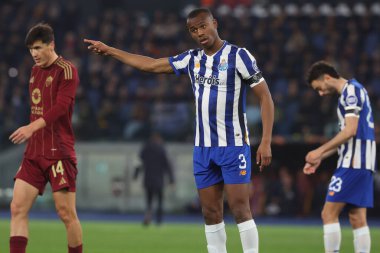 Roma, İtalya 20.02.2025: Porto takımından Tiago Djalo Uefa Avrupa Ligi 2024-2025 futbol maçı, play-off, AS Roma FC Porto 'ya karşı Roma Olimpiyat stadyumunda görev yaparken görülüyor.