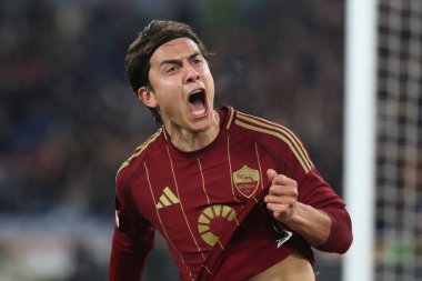 Roma, İtalya 20.02.2025: Roman Paulo Dybala 1-1 gol attı ve Uefa Avrupa Ligi 2024-2025 futbol karşılaşması, play-off, AS Romanlar FC Porto 'ya karşı Roma' daki Olimpiyat stadyumunda oynanan karşılaşmayı takımla birlikte kutladı..