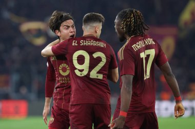 Roma, İtalya 20.02.2025: Roman Paulo Dybala 1-1 gol attı ve Uefa Avrupa Ligi 2024-2025 futbol karşılaşması, play-off, AS Romanlar FC Porto 'ya karşı Roma' daki Olimpiyat stadyumunda oynanan karşılaşmayı takımla birlikte kutladı..