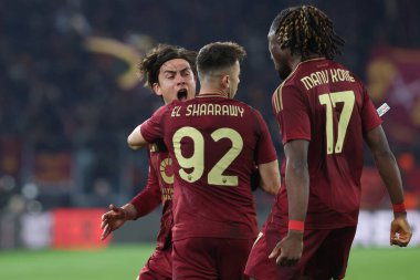 Roma, İtalya 20.02.2025: Roman Paulo Dybala 1-1 gol attı ve Uefa Avrupa Ligi 2024-2025 futbol karşılaşması, play-off, AS Romanlar FC Porto 'ya karşı Roma' daki Olimpiyat stadyumunda oynanan karşılaşmayı takımla birlikte kutladı..