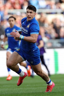 Roma, İtalya - 23.02.2025: İtalyan Tommaso Menoncello İtalya ile Fransa arasında Olimpiyat Stadyumu 'nda oynanan Guinness Altı Milletler 2025 karşılaşmasında görev aldı.