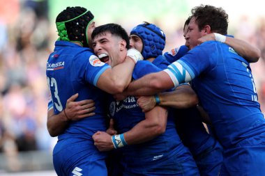 Roma, İtalya - 23.02.2025: İtalyan Tommaso Menoncello, Guinness Altı Milletler 2025 Olimpiyat Stadyumu 'nda oynanan karşılaşmada attığı golü kutluyor.