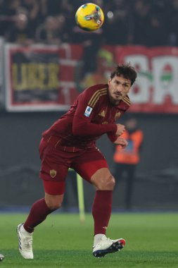 Roma, İtalya 24.02.2025: İtalya futbol şampiyonluğu sırasında Mats Hummels of Roman Serie A Enilive 2024-2025 maçında AS Romanlar AC Monza 'ya karşı Roma' daki Stadio Olimpico 'da.