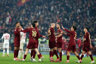 Roma, İtalya 24.02.2025: Roman oyuncular İtalya futbol şampiyonası Serie A Enilive 2024-2025 maçında Roma 'daki Stadio Olimpico' da AS Roma 'ya karşı AC Monza maçında skoru kutladılar.
