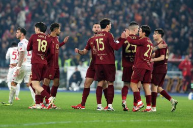 Roma, İtalya 24.02.2025: Roma 'da düzenlenen Stadio Olimpico' da Roman futbolcular İtalya Futbol Şampiyonası Serie A Enilive 2024-2025 maçında gol attılar.