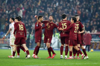 Roma, İtalya 24.02.2025: Roma 'da düzenlenen Stadio Olimpico' da Roman futbolcular İtalya Futbol Şampiyonası Serie A Enilive 2024-2025 maçında gol attılar.