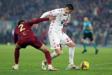 Roma, İtalya 24.02.2025: Roma 'dan Devyne Rensch, İtalya futbol şampiyonluğu sırasında Monza' dan Tomas Palacios Serie A Enilive 2024-2025 Roma-AC Monza karşılaşması Roma 'daki Stadio Olimpico' da.