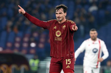 Roma, İtalya 24.02.2025: İtalya futbol şampiyonluğu sırasında Mats Hummels of Roman Serie A Enilive 2024-2025 maçında AS Romanlar AC Monza 'ya karşı Roma' daki Stadio Olimpico 'da.