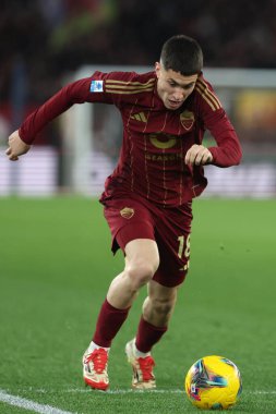 Roma, İtalya 2.03.2025: Como 'dan Alberto Moreno İtalya Futbol Şampiyonası sırasında Serie A Enilive 2024-2025 AS Roma - Como 1907 Roma Olimpico Stadyumu karşılaşmasında