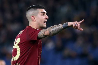 Roma, İtalya 2.03.2025: İtalyan futbol şampiyonluğu sırasında Roma 'dan Gianluca Mancini İtalya' dan Serie A Enilive 2024-2025 maçında AS Romanlar Como 1907 Roma 'daki Stadio Olimpico' da karşılaşacak
