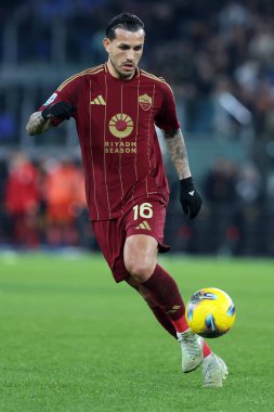 Roma, İtalya 2.03.2025: İtalyan futbol şampiyonluğu sırasındaki Leandro Paredes Serie A Enilive 2024-2025 maçında AS Roma-Como 1907 Roma Olimpico Stadyumu 'nda karşılaşacak.