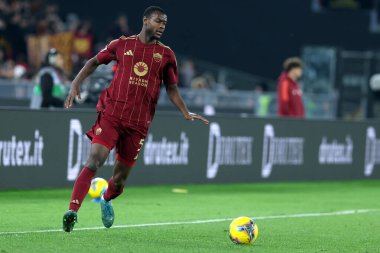 Roma, İtalya 2.03.2025: İtalyan futbolcu Evan Ndicka İtalya Futbol Şampiyonası Serie A Enilive 2024-2025 maçında AS Roma-Como 1907 Roma Olimpico Stadyumu 'nda karşılaşacak