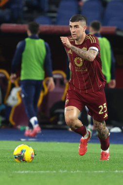 Roma, İtalya 2.03.2025: İtalyan futbol şampiyonluğu sırasında Roma 'dan Gianluca Mancini İtalya' dan Serie A Enilive 2024-2025 maçında AS Romanlar Como 1907 Roma 'daki Stadio Olimpico' da karşılaşacak