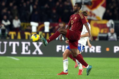 Roma, İtalya 2.03.2025: İtalyan futbolcu Evan Ndicka İtalya Futbol Şampiyonası Serie A Enilive 2024-2025 maçında AS Roma-Como 1907 Roma Olimpico Stadyumu 'nda karşılaşacak