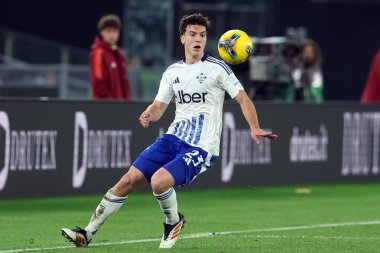 Roma, İtalya 2.03.2025: Como 'lu Maxime Perrone, İtalya Futbol Şampiyonası sırasında Serie A Enilive 2024-2025 AS Roma - Como 1907 Roma Olimpico Stadyumu karşılaşmasında