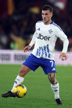 Roma, İtalya 2.03.2025: İtalya Futbol Şampiyonası sırasında Como 'dan Gabriel Strefezza Serie A Enilive 2024-2025 maçında AS Roma-Como 1907 Roma Olimpico Stadyumu' nda karşılaşacak.