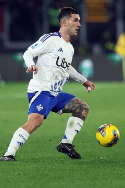 Roma, İtalya 2.03.2025: İtalya Futbol Şampiyonası sırasında Como 'dan Gabriel Strefezza Serie A Enilive 2024-2025 maçında AS Roma-Como 1907 Roma Olimpico Stadyumu' nda karşılaşacak.