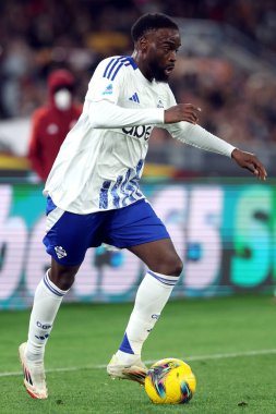 Roma, İtalya 2.03.2025: İtalya futbol şampiyonluğu sırasındaki Como Ikone Serie A Enilive 2024-2025 maçında AS Roma-Como 1907 Roma Olimpico Stadyumu 'nda karşılaşacak