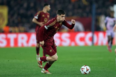 Roma, İtalya 6.03.2025: Uefa Avrupa Ligi 2024-2025, 16. Round, AS Roman Atletizm Kulübü Bilbao 'nun Roma' daki Olimpiyat Stadyumu 'nda oynadığı futbol karşılaşması sırasında faaliyet gösteren Romanların Matias Soul' u.
