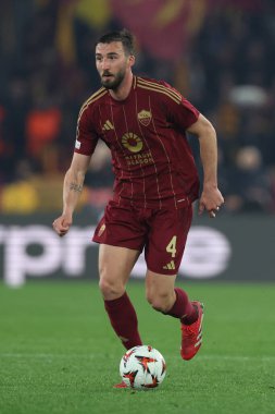 Roma, İtalya 6.03.2025: Roman Bryan Cristante Uefa Avrupa Ligi 2024-2025, 16. Round, AS Roma-Atletizm Kulübü Bilbao arasındaki futbol karşılaşmasında Roma Olimpiyat Stadyumu 'nda görev aldı..