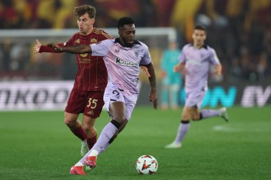 Roma, İtalya 6.03.2025: Bilbao 'dan Inaki Williams, Uefa Avrupa Ligi 2024-2025, 16' ncı turda Roma 'daki Olimpiyat Stadyumu' nda AS Romanlar Atletizm Kulübü Bilbao 'ya karşı oynanan futbol karşılaşması sırasında hareket halindeki Roman Tommaso Baldanzi..