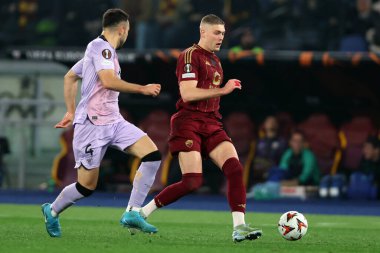 Roma, İtalya 6.03.2025: Bilbao 'lu Aitor Paredes, Uefa Avrupa Ligi 2024-2025, 16 Round, AS Romanlar Atletizm Kulübü Bilbao' ya karşı Roma Olimpiyat Stadyumu 'nda oynanan futbol karşılaşması sırasında görev yapan Roman Artem Dovbyk.