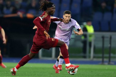 Roma, İtalya 6.03.2025: Roman Manu Kone Uefa Avrupa Ligi 2024-2025, 16. Round, AS Romanlar Atletizm Kulübü Bilbao arasındaki futbol karşılaşması sırasında Roma Olimpiyat Stadyumu 'nda görüldü.