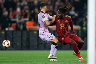 Roma, İtalya 6.03.2025: Bilbao 'dan Benat Prados, Uefa Avrupa Ligi 2024-2025, 16. Round, AS Romanlar Atletizm Kulübü Bilbao' ya karşı Roma 'daki Olimpiyat Stadyumu' nda oynanan futbol karşılaşması sırasında görev yapan Roman Manu Kone.