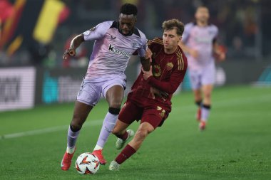 Roma, İtalya 6.03.2025: Bilbao 'dan Inaki Williams, Uefa Avrupa Ligi 2024-2025, 16' ncı turda Roma 'daki Olimpiyat Stadyumu' nda AS Romanlar Atletizm Kulübü Bilbao 'ya karşı oynanan futbol karşılaşması sırasında hareket halindeki Roman Tommaso Baldanzi..