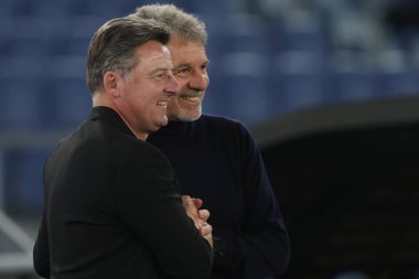 Roma, İtalya 10.03.2025: Marco Baroni teknik direktörü Lazio, İtalya futbol şampiyonası Serie A Enilive 2024-2025 karşılaşmasından önce Kosta Runjaic teknik direktörü Udinese 'yi Roma' daki Stadio Olimpico 'da SS Lazio' ya karşı Udinese Calcio maçında karşıladı