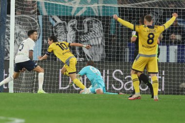 Roma, İtalya 10.03.2025: Udinese 'li Florian Thauvin golü attı ve İtalya futbol şampiyonası Serie A Enilive 2024-2025 karşılaşmasında Roma' daki Stadio Olimpico 'da SS Lazio' ya karşı Udinese Calcio maçında takımla birlikte kutladı.