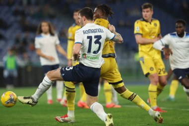 Roma, İtalya 10.03.2025: Lazio 'lu Alessio Romagnoli golü attı ve İtalya futbol şampiyonası Serie A Enilive 2024-2025 karşılaşmasında Roma' daki Stadio Olimpico 'da SS Lazio' ya karşı Udinese Calcio maçında takımla birlikte kutladı.